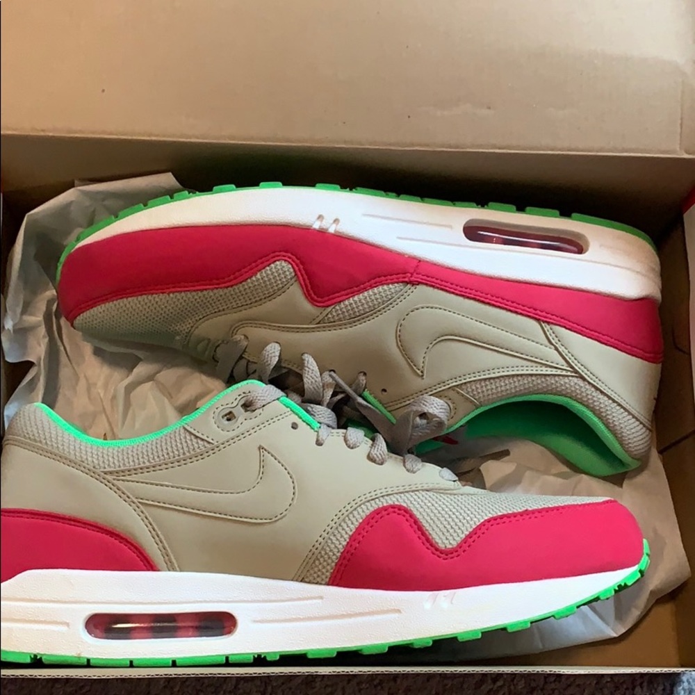 MEN’S NIKES